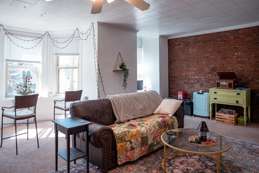 Building Photo - 627 S Negley Ave