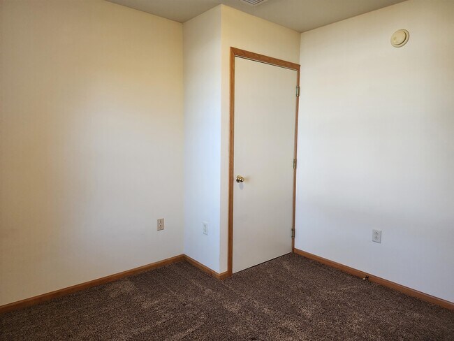Building Photo - 3076 Selkirk Dr