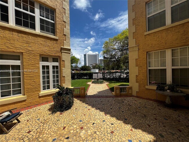 Building Photo - 3224 Biscayne Blvd