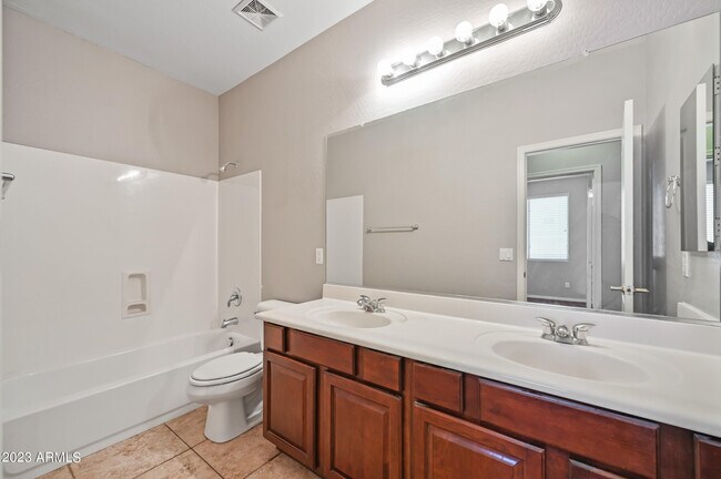 Building Photo - 337 West Swan Drive