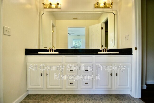 Building Photo - 3581 NW Bur Oak Pl