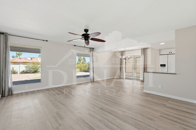 Building Photo - 10602 E Elmhurst Dr