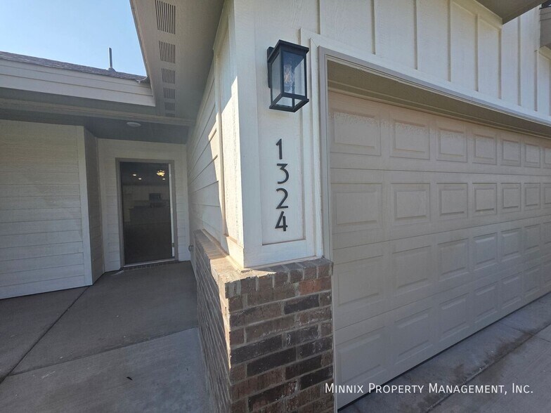 Building Photo - 1324 Hogback Wy