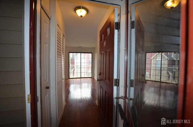 Building Photo - 14 Lear Ct