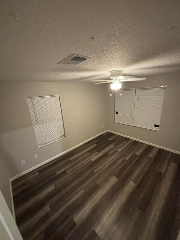 Building Photo - 822 Maple St