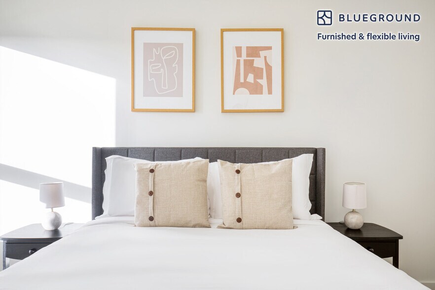 Building Photo - 10349 NE 10th St