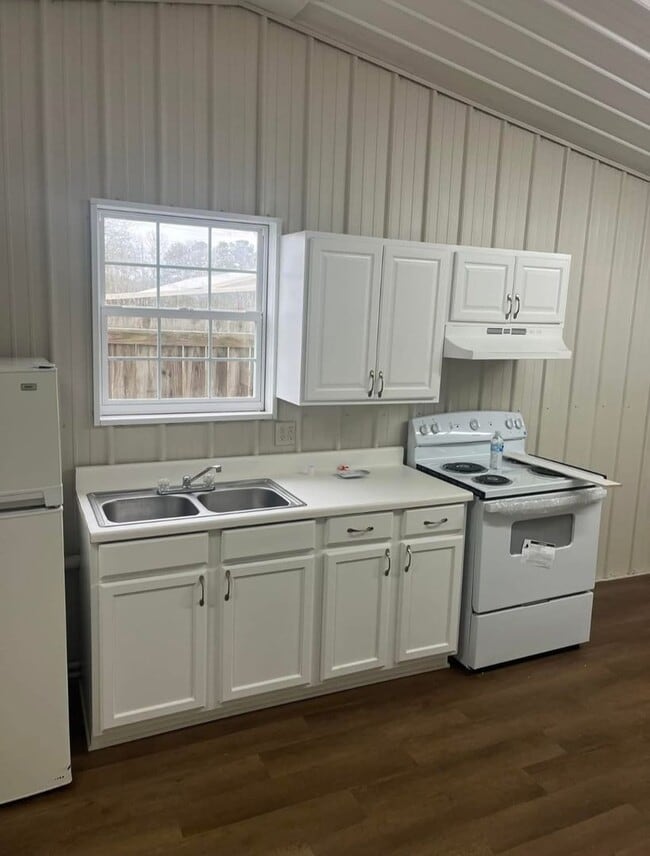 Building Photo - McNary