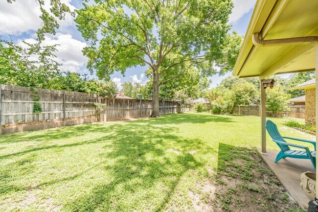 Building Photo - Charming Updated Home on Quiet Cul-de-Sac