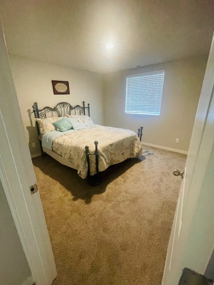 Building Photo - 3356 Craven Dr