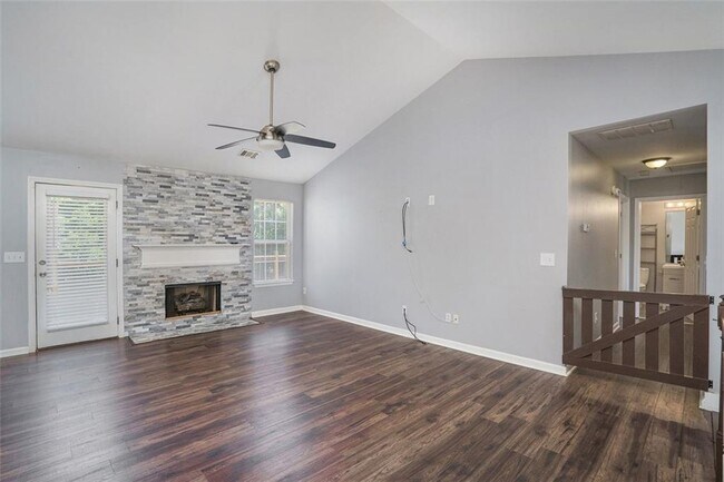 Building Photo - 5060 Meadow Overlook Dr