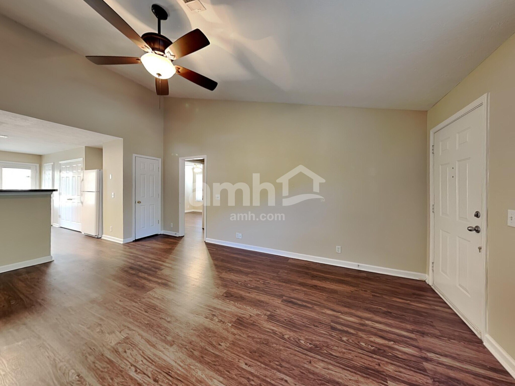 Building Photo - 1104 S Hampton Close