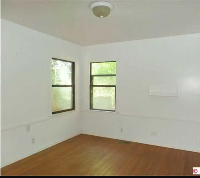 Building Photo - 2 Bed 1 Bath House in Tulsa!