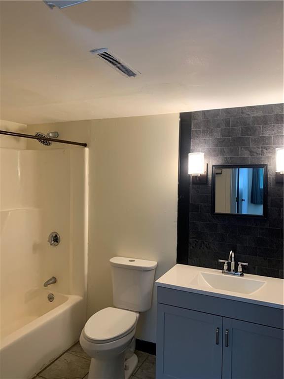 Building Photo - 1139 Hartford Ave