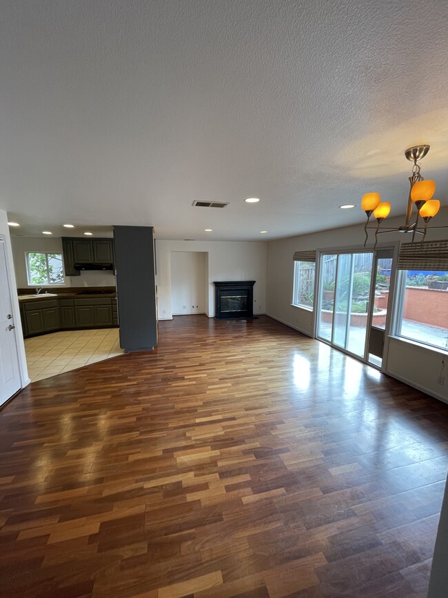 Building Photo - 3141 Ocean Ter