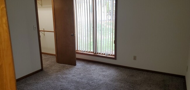 Building Photo - 3 bd Park DeVille condo in W Columbia, new...