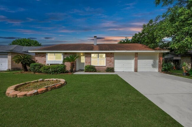 Primary Photo - 4015 Lufborough Dr
