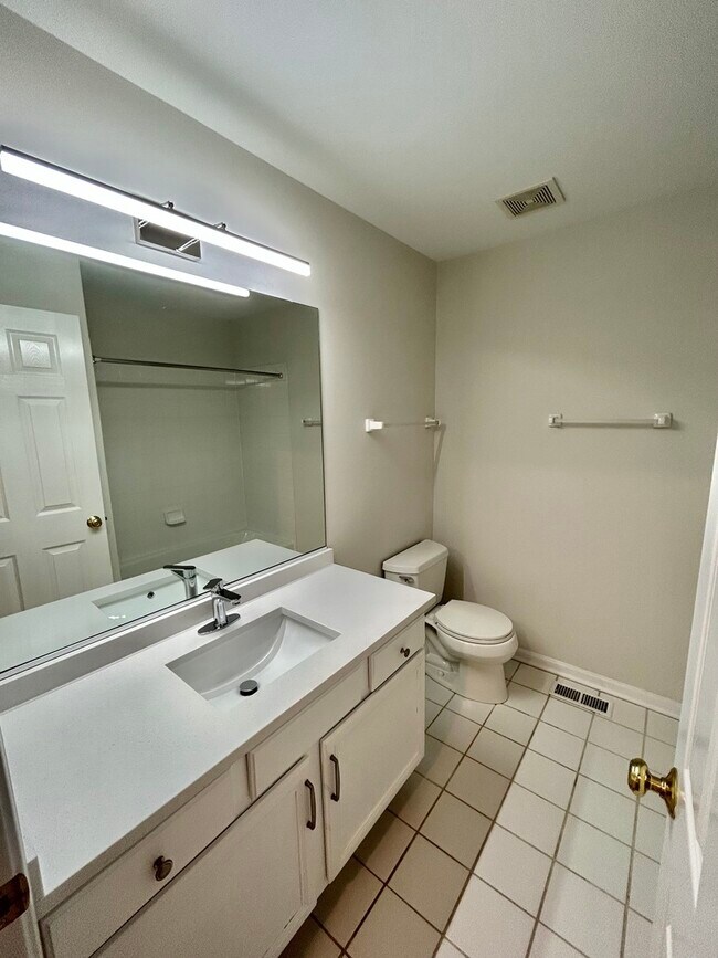 Building Photo - 2375 Chelsea Rd