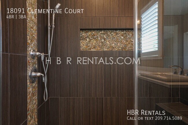 Building Photo - 18091 Clementine Ct