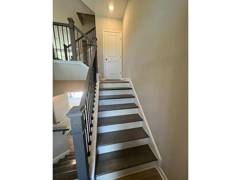 Building Photo - 735 Brecklin Ln