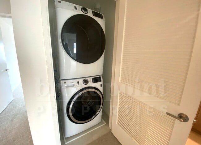 Building Photo - 307 Sweet Pl