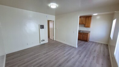 Building Photo - m3611