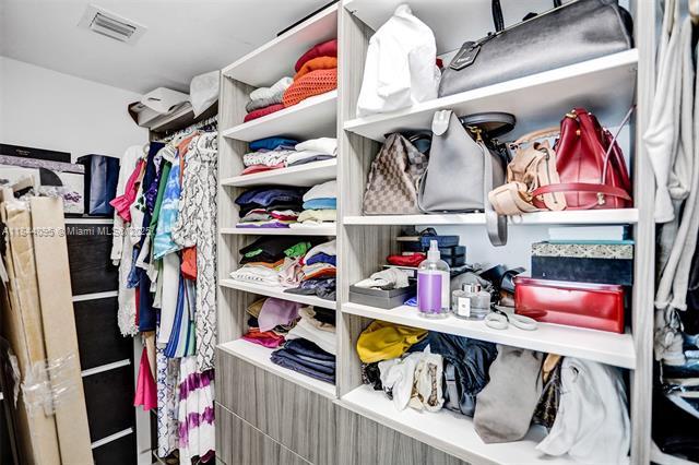 Building Photo - 460 NE 28th St