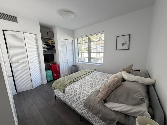 Building Photo - 435 21st St