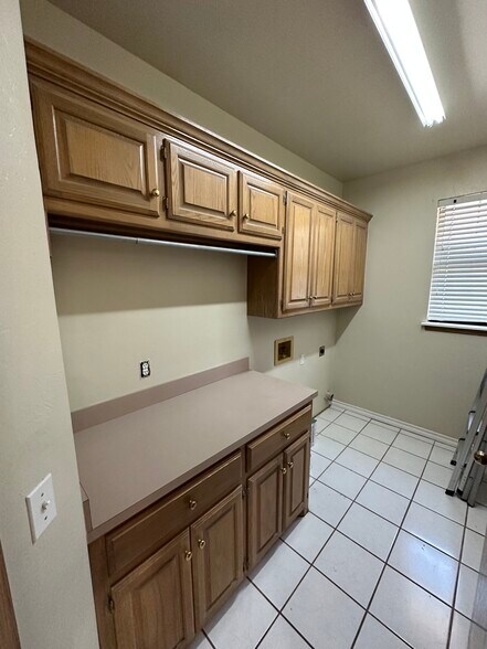 Building Photo - 6308 Bryant Ct