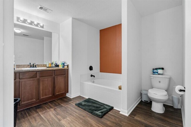 Building Photo - 2913 Seacrest Ln