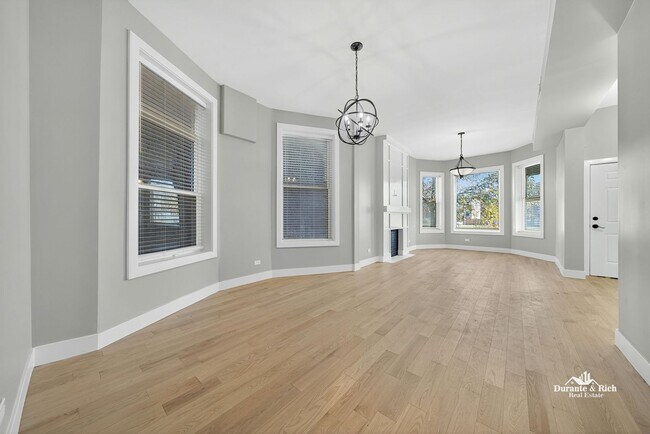 Building Photo - Gorgeous Lawndale 2 Bedroom Has it All