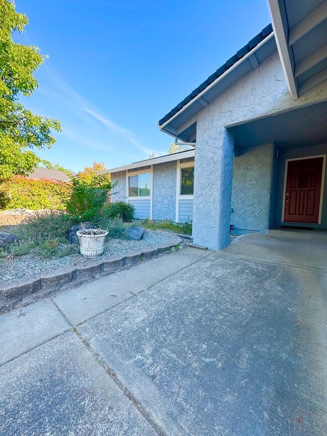 Building Photo - MOVE IN SPECIAL - $250 off First Month's Rent!