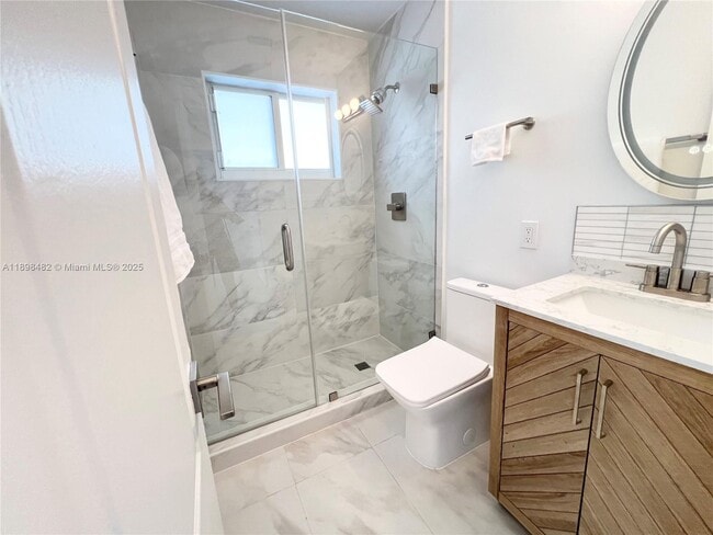 Building Photo - 2827 SW 24th St