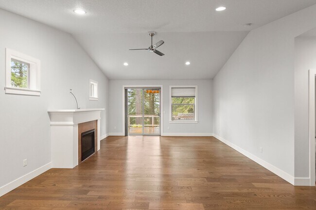 Building Photo - Stunning Single-Level 3-Bedroom, 2-Bath Home in Annand Heights