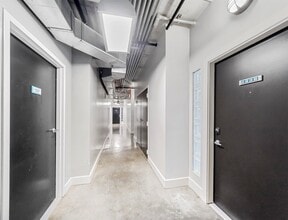 Building Photo - 2000 Bagby St