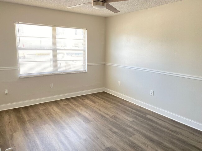 Building Photo - Apartment For Rent 2 bed / 2 bath