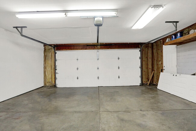 Building Photo - 1082 Fairlane Ct