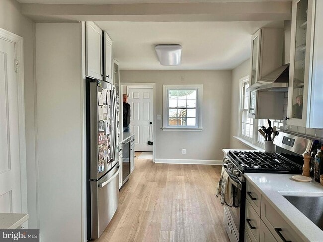 Building Photo - 1228 N Stuart St