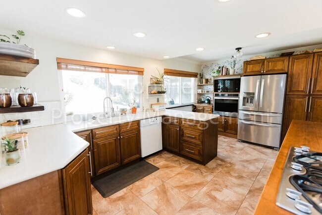 Building Photo - Beautifully Upgraded 3 Bed / 2 Bath Home –...