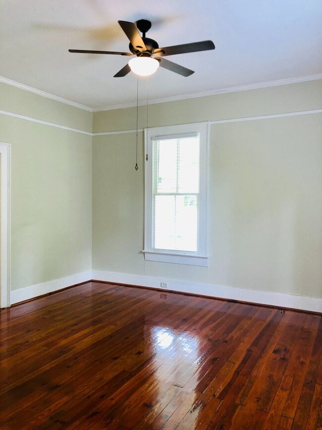 Building Photo - Plum Street-3 bedroom/2 bath home with large rocking chair front porch!