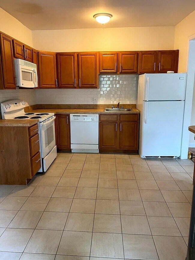 Building Photo - 1133 Commonwealth Ave