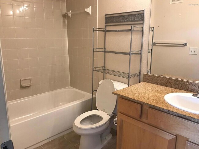 Building Photo - 3532 D'Avinci Way