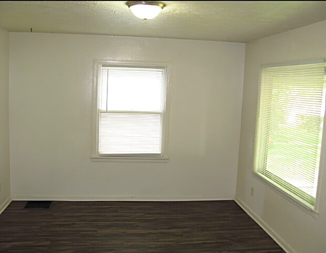 Building Photo - 1840 N Linwood Ave