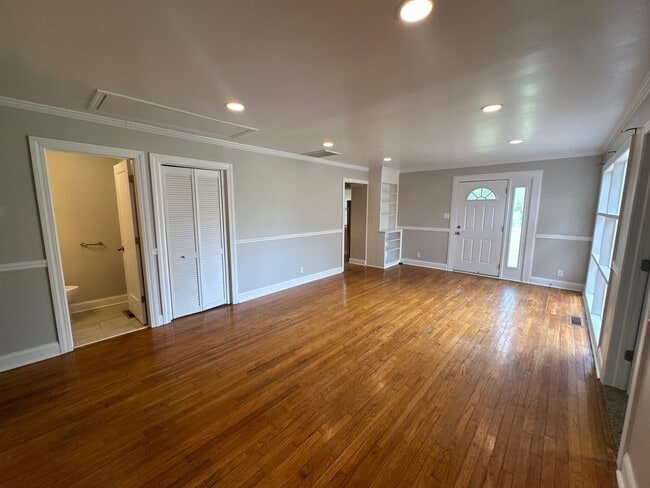 Building Photo - 1370 Farley Dr