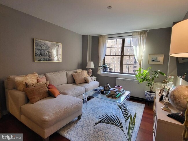 Building Photo - 219 S 18th St