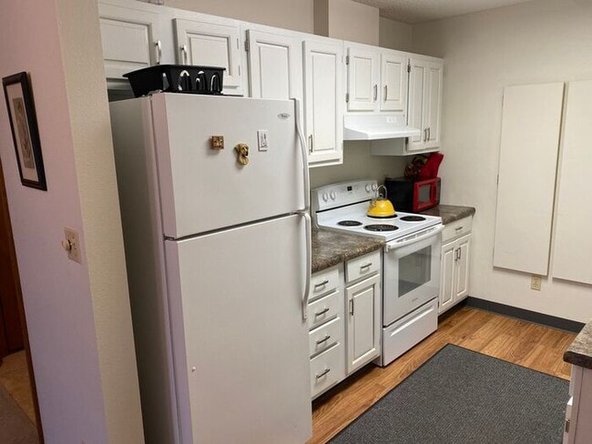 Building Photo - $1,150 | 1 Bedroom, 1 Bathroom House | Pet Friendly | 55+ Community | Available for August 1st, 2...