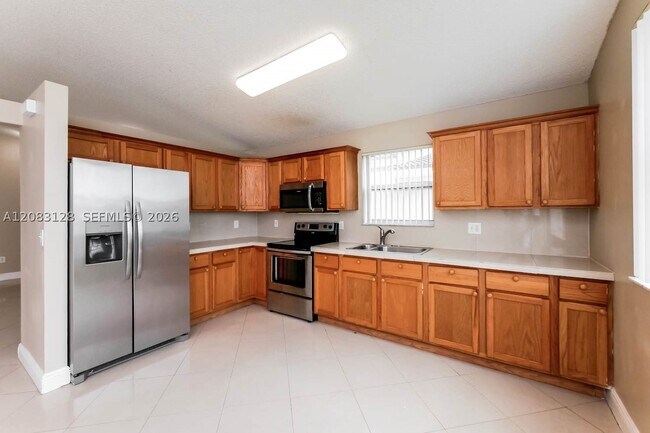 Building Photo - 1544 NW 158th Ave