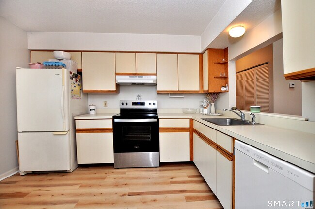 Building Photo - 30 Simsbury Landing