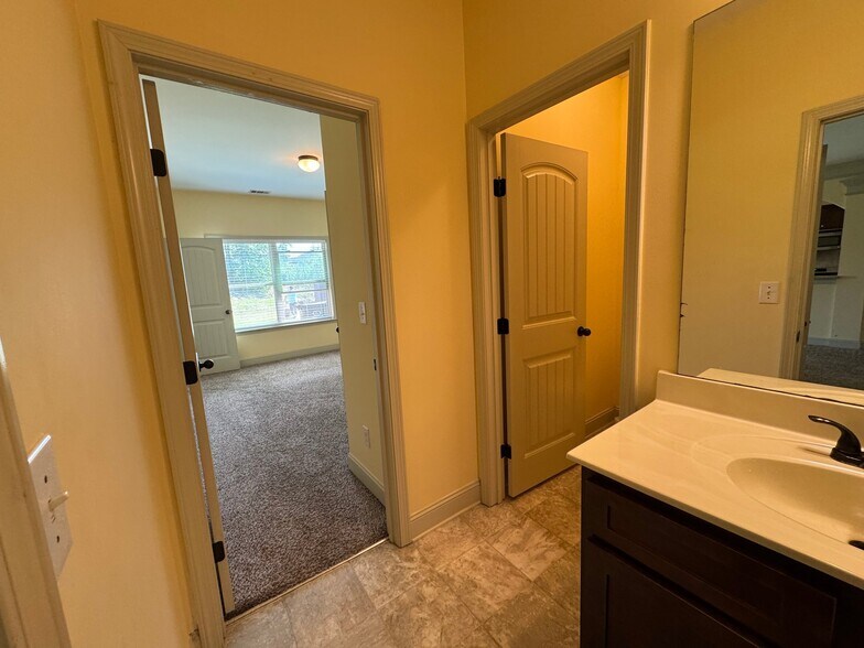 Building Photo - 2640 Tyler Bay Ln