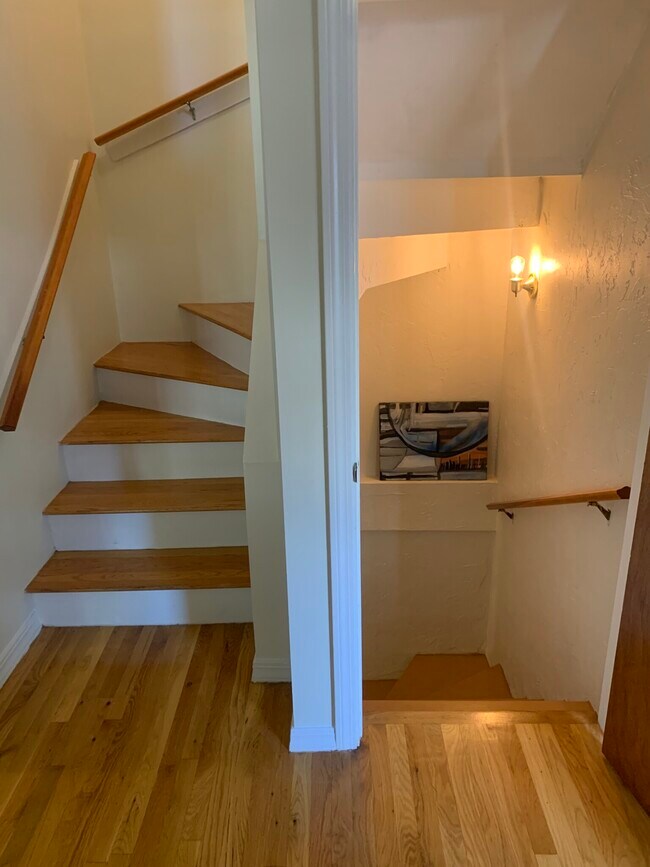 Building Photo - 138 Thorndike St
