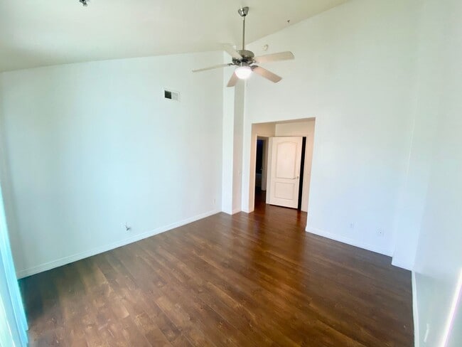Building Photo - Spacious 4 Bed, 3 Bath Townhouse in Torrance $3,850